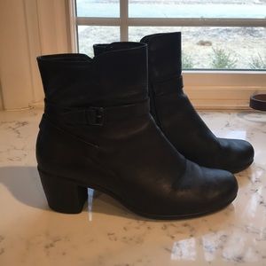 Ecco 2.5” heel boots size 8